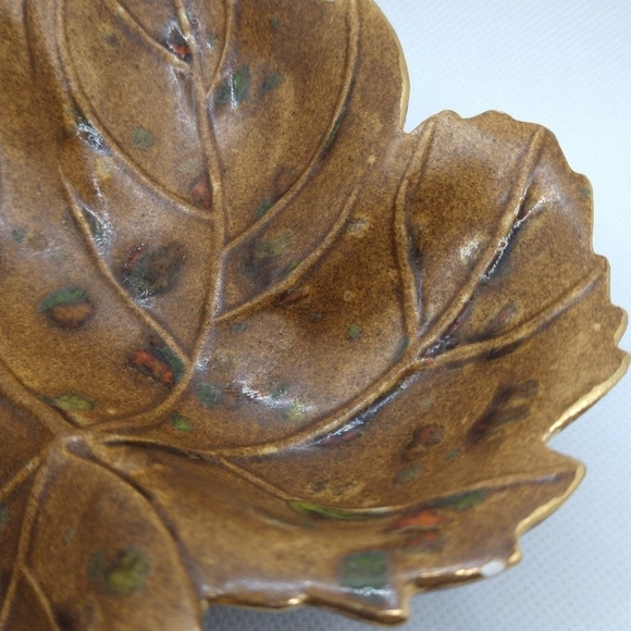 Leaf-Shaped Brown Ceramic Dish - Picture 6 of 7